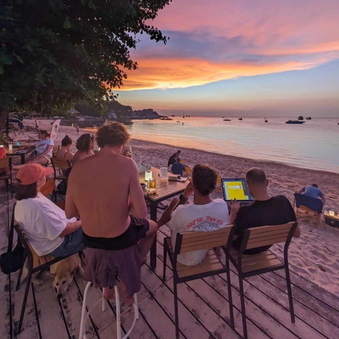 Goodtime Utopia Guesthouse เกาะเต่า ภายนอก รูปภาพ