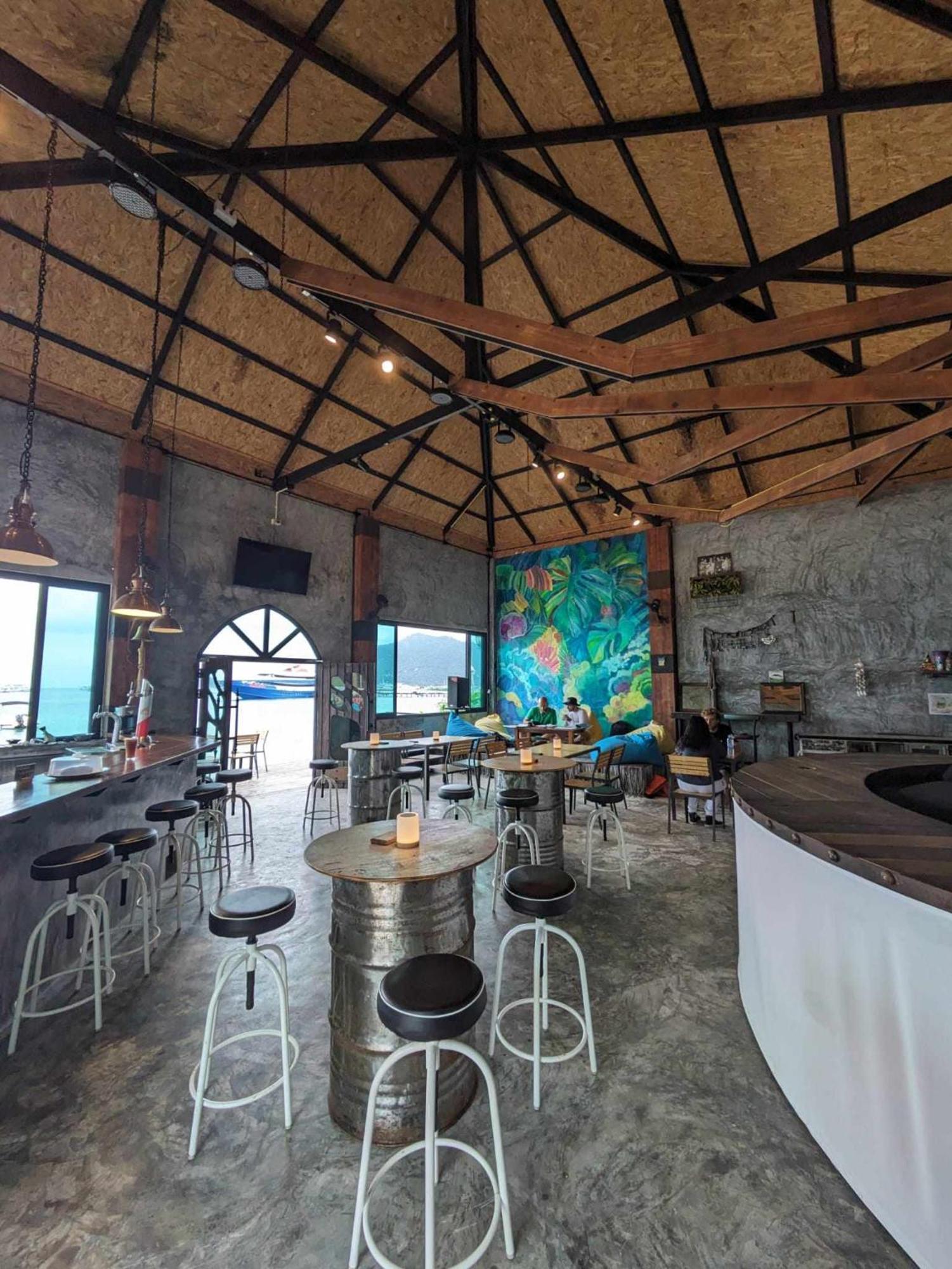 Goodtime Utopia Guesthouse เกาะเต่า ภายนอก รูปภาพ