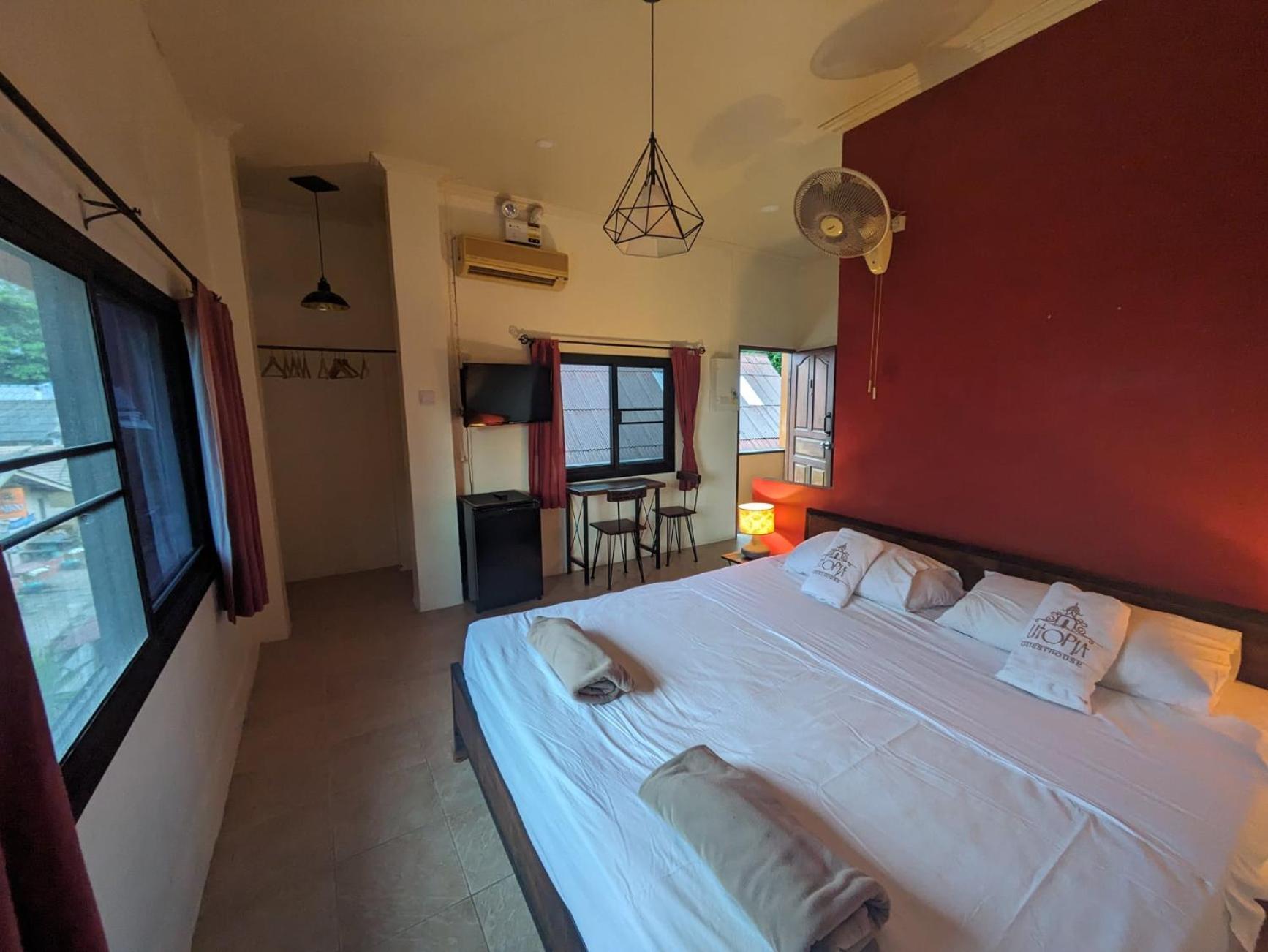 Goodtime Utopia Guesthouse เกาะเต่า ภายนอก รูปภาพ