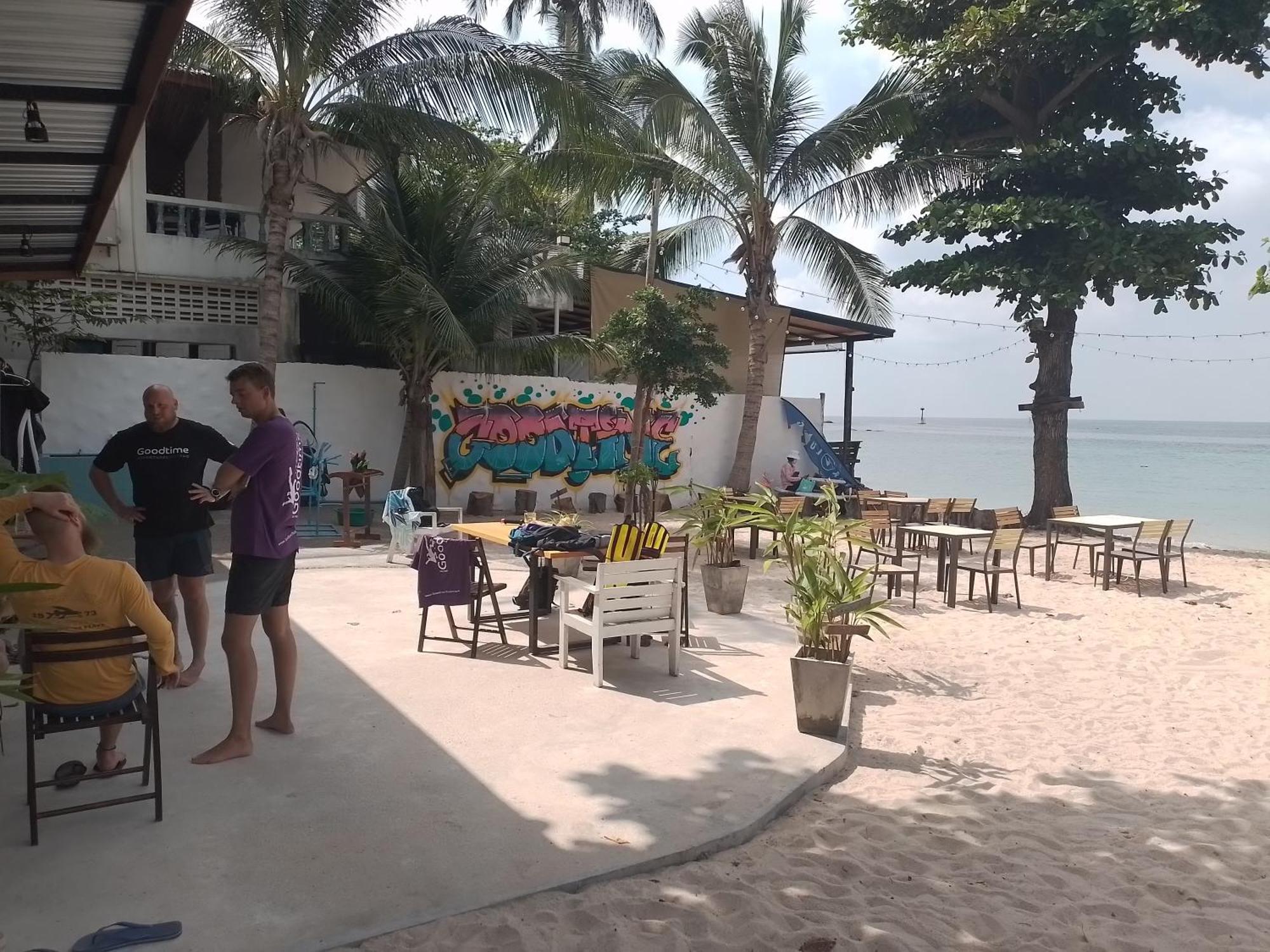 Goodtime Utopia Guesthouse เกาะเต่า ภายนอก รูปภาพ