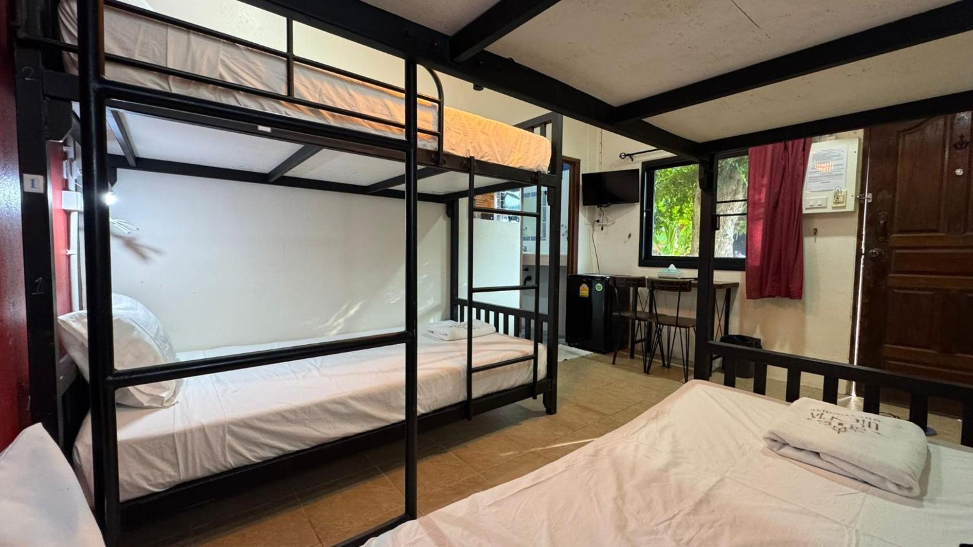 Goodtime Utopia Guesthouse เกาะเต่า ภายนอก รูปภาพ